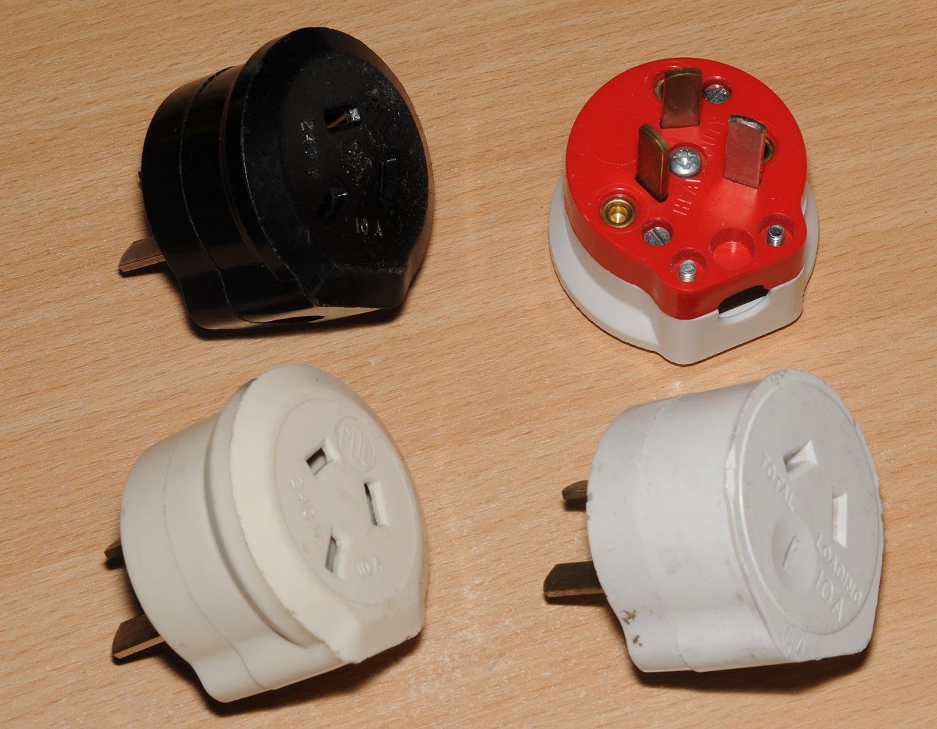 OMG. It’s a UK (BS1363) Piggyback Plug Matt's Tech Pages